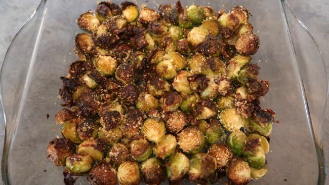 KETO ROASTED BRUSSEL SPROUTS WITH PARMESAN