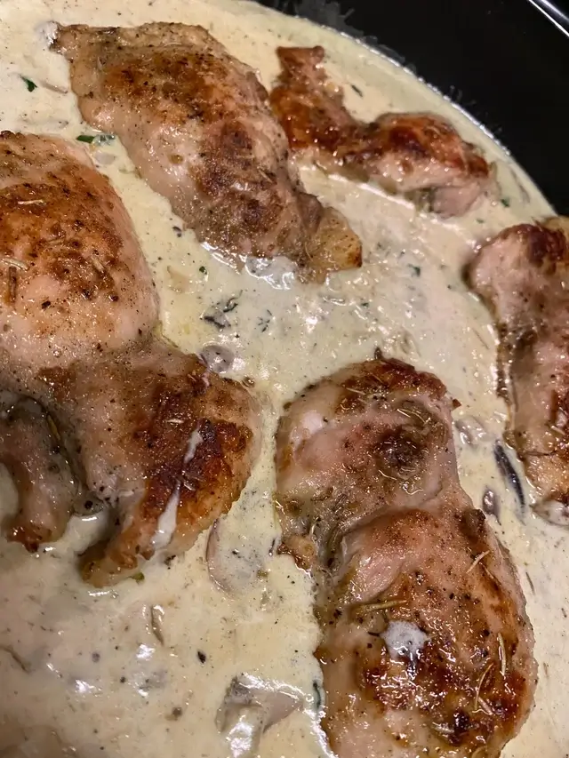 Creamy Garlic Mushroom Chicken Thighs