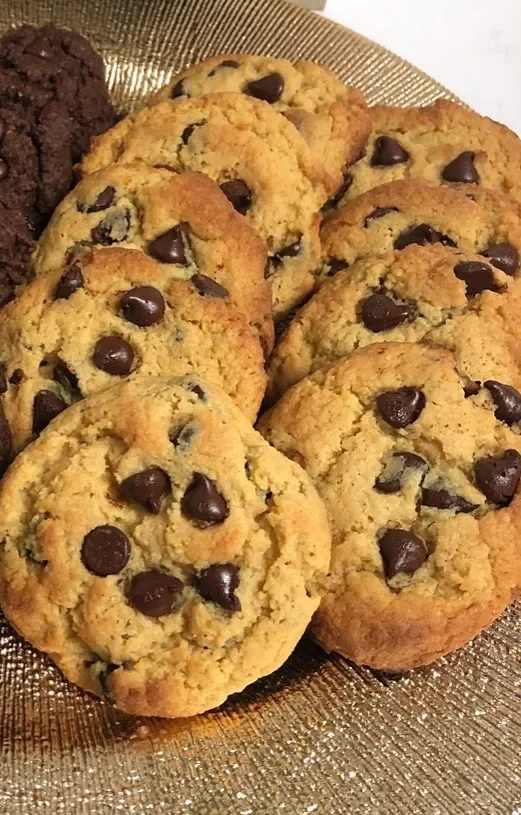 Keto cookies with chocolate