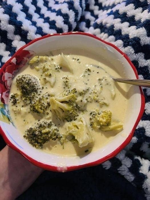 Keto Crockpot Broccoli Cheese Soup