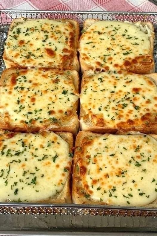 Vegan Cheesy Texas Toast