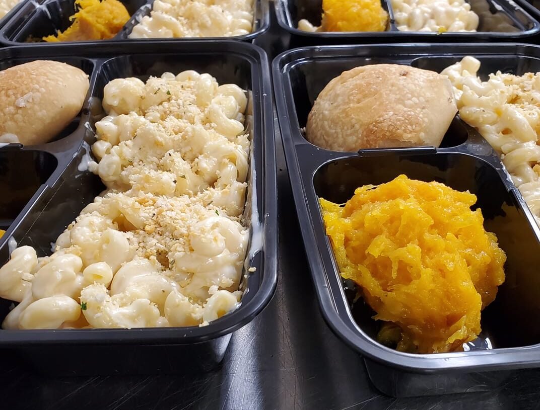 WEIGHT WATCHERS BUTTERNUT SQUASH MAC AND CHEESE WITH BREAD ROLLS.