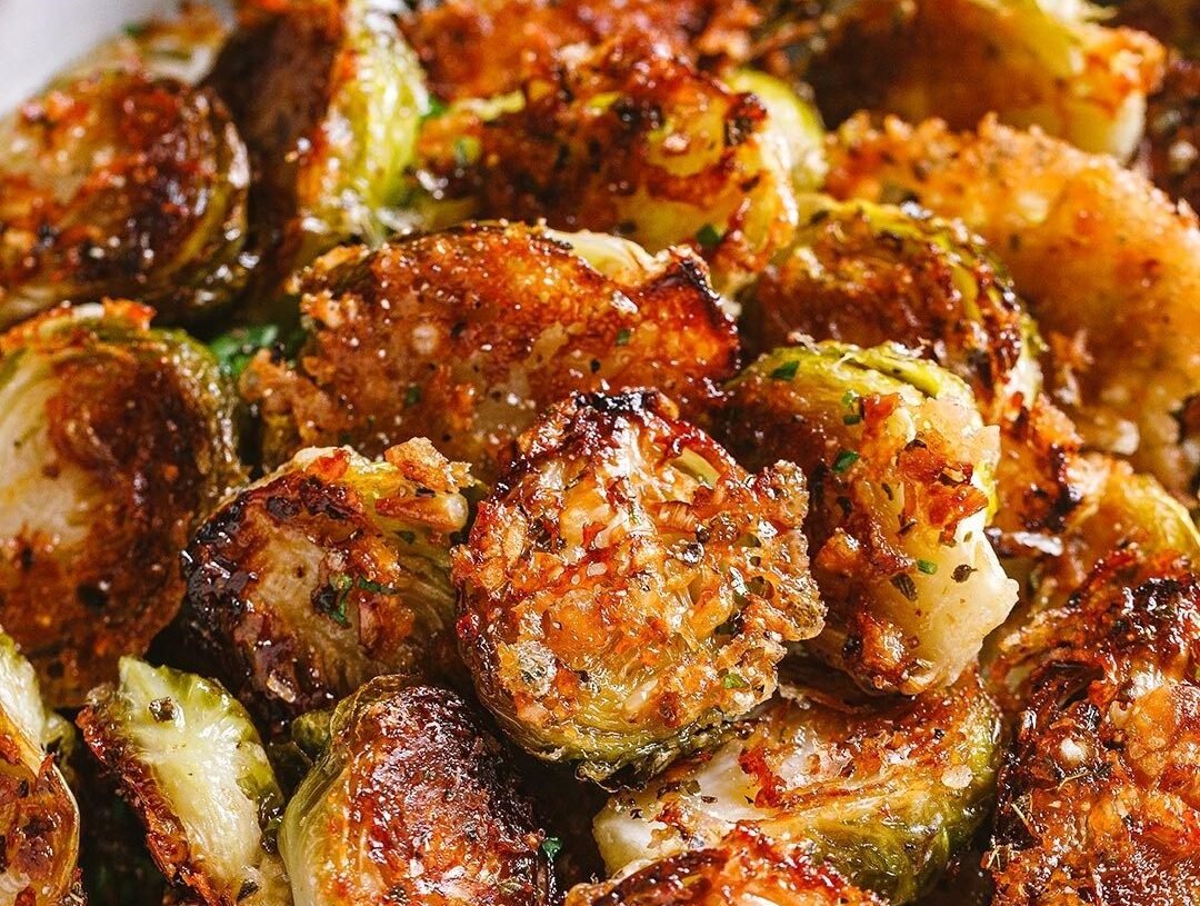 GARLIC PARMESAN ROASTED BRUSSEL SPROUTS