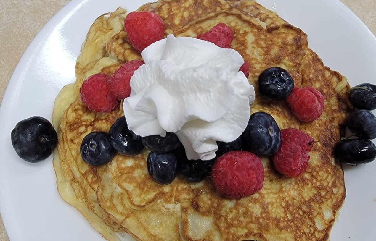 WW PANCAKES WITH WIPPED TOPPING