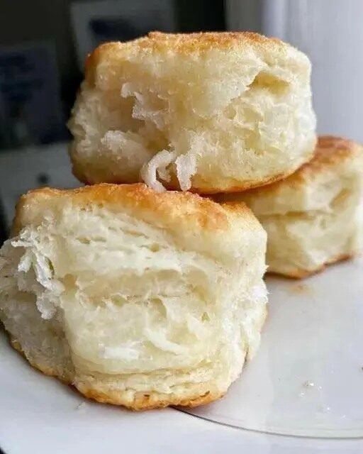 KETO BUTTERMILK BISCUITS: