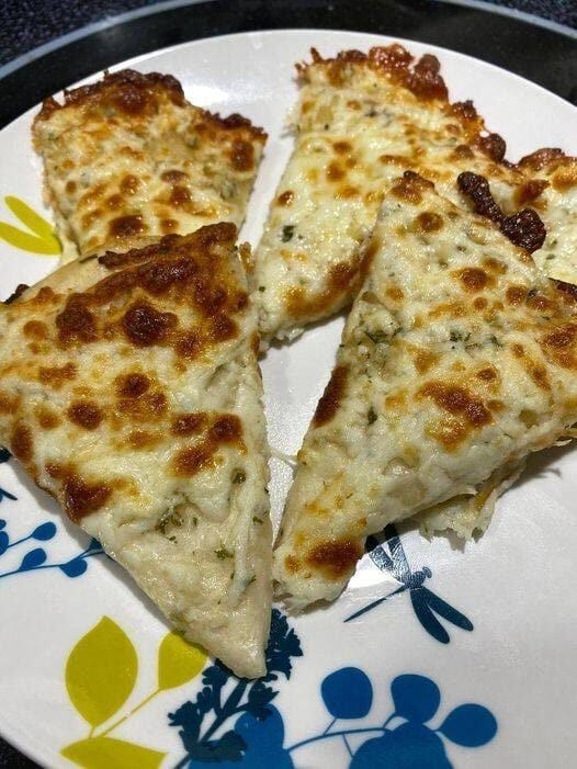 Cheesy Garlic Bread in Air Fryer