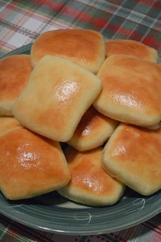 Air Fryer Texas Roadhouse-Style Rolls