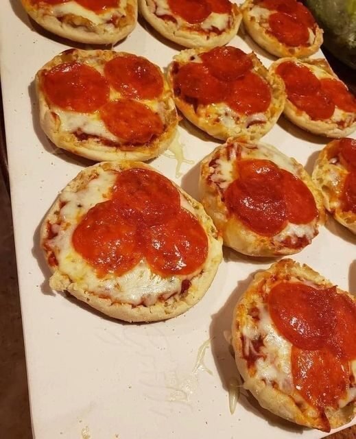 Weight Watchers English Muffin Pizza!