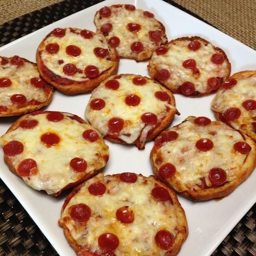 Mini Pepperoni Deep-Dish Pizzas: A Weight Watchers-Friendly Culinary Adventure