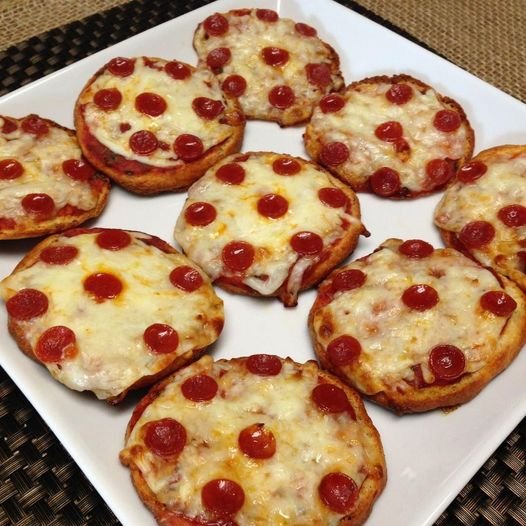 Mini Pepperoni Deep-Dish Pizzas: A Weight Watchers-Friendly Culinary ...