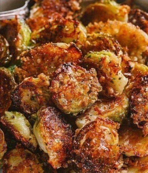 VEGAN GARLIC PARMESAN ROASTED BRUSSEL SPROUTS