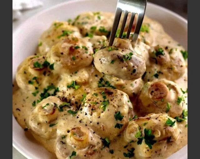 KETO Garlic Mushrooms in Parmesan Cheese