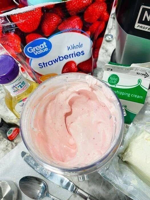 STRAWBERRY MOUSSE😋