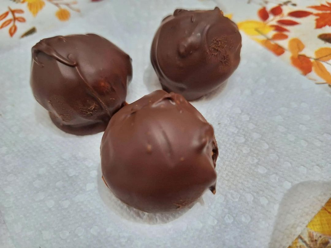 Three Ingredient No bake chocolate peanut butter balls