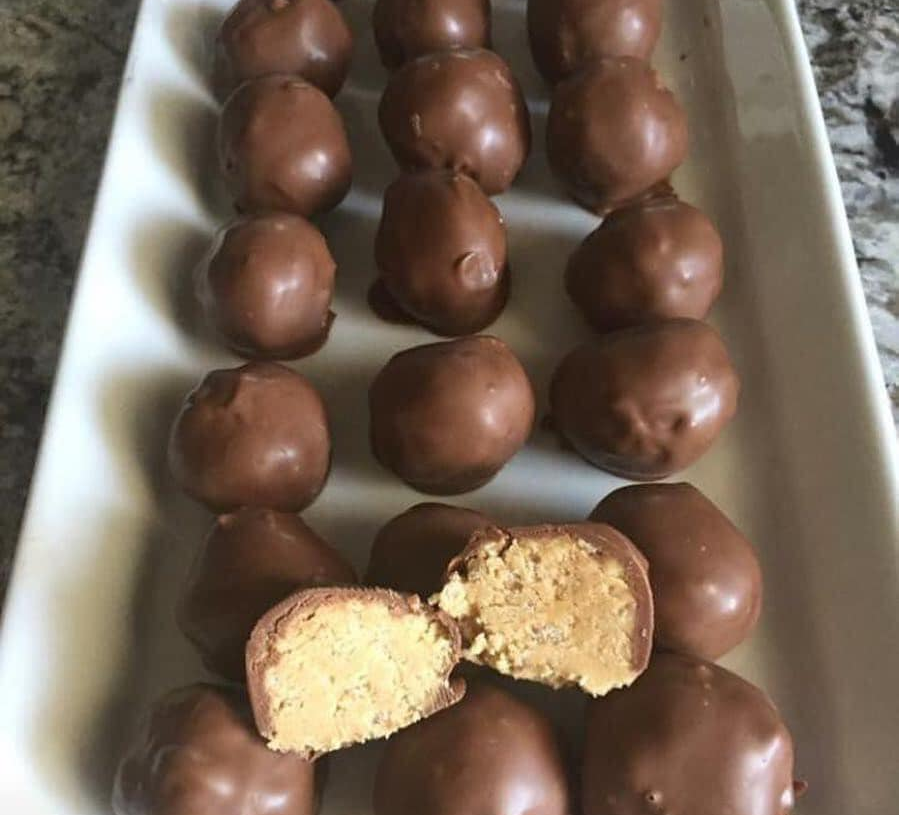 Three Ingredient No bake chocolate peanut butter balls😋