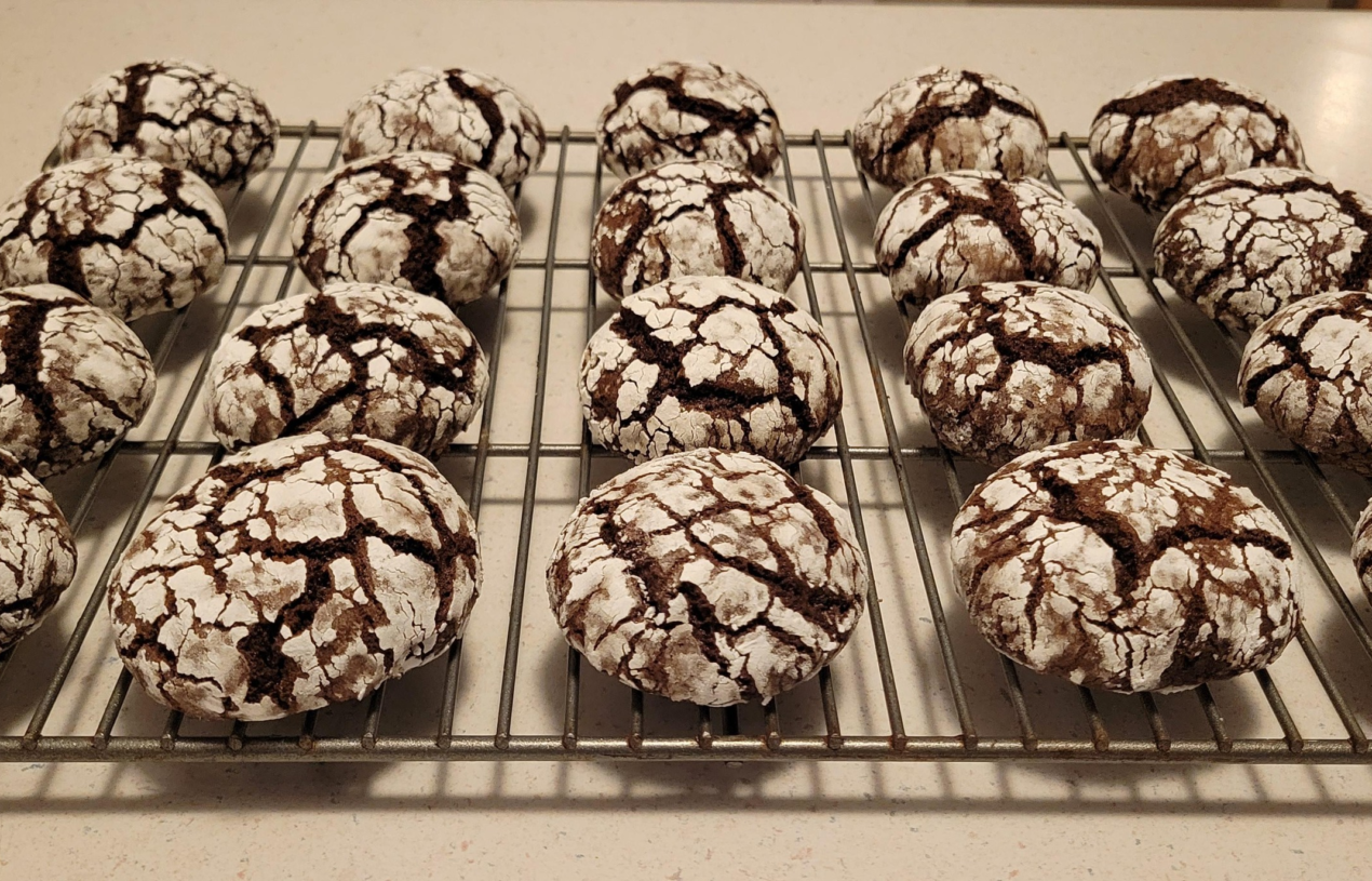 Easy Two Point Chocolate Crinkle Cookies
