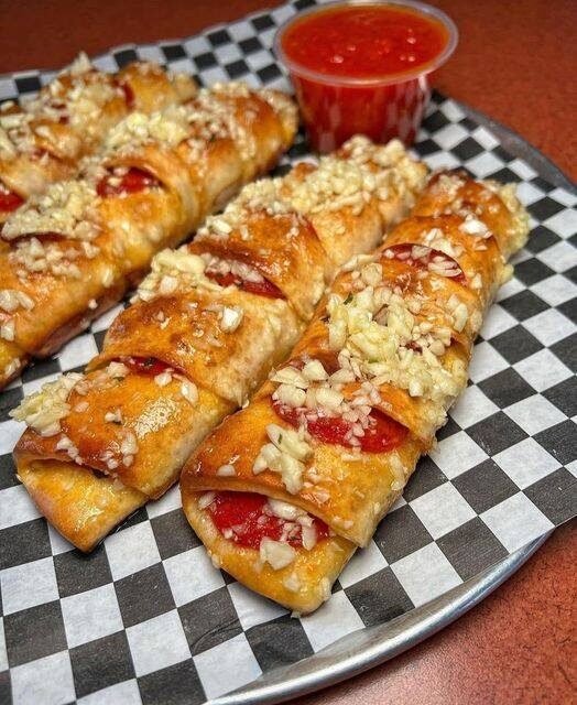 Low-Point Cheesy Pepperoni Pizza Rolls