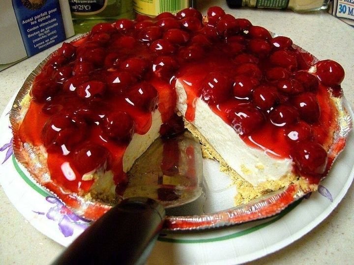No Bake Graham Cracker Cherry Cheesecake