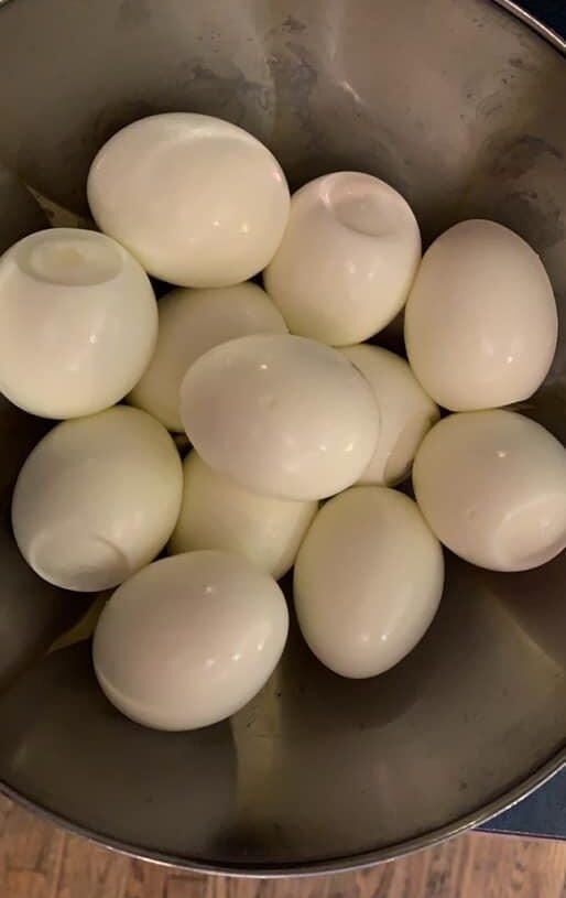 Low-Carbs Perfectly Peeled Hard-Boiled Eggs
