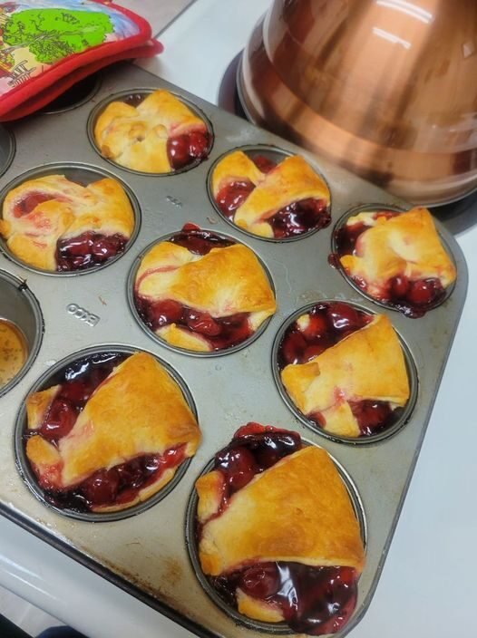 Weight Watchers Two-Ingredient Crescent Roll Cherry Pie Filling