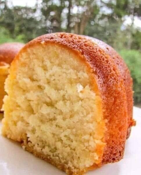 Weight Watchers 3-Ingredient Lemon Cake.