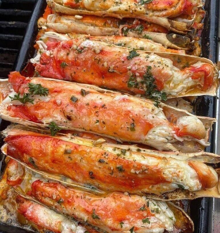 Baked Crab Legs in Butter Sauce