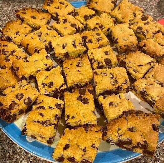 Keto Chocolate Chip Bars Recipe