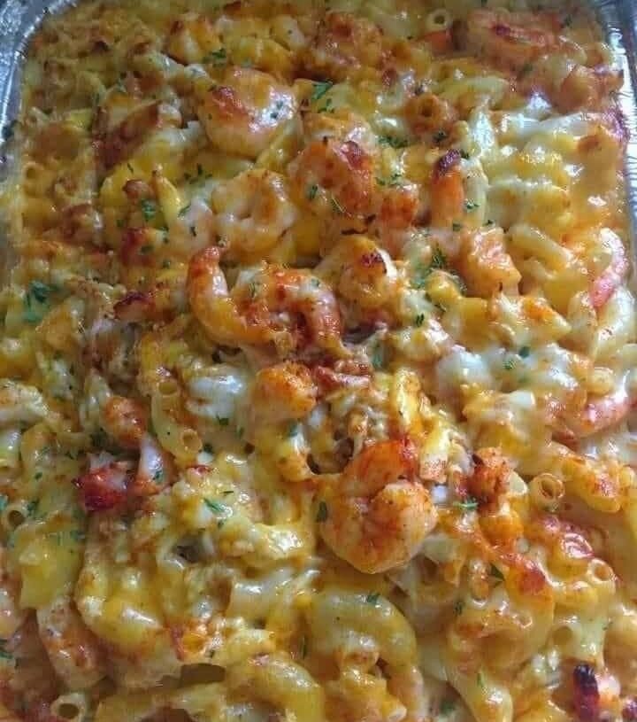 LOBSTER, CRAB AND SHRIMP MACARONI AND CHEESE