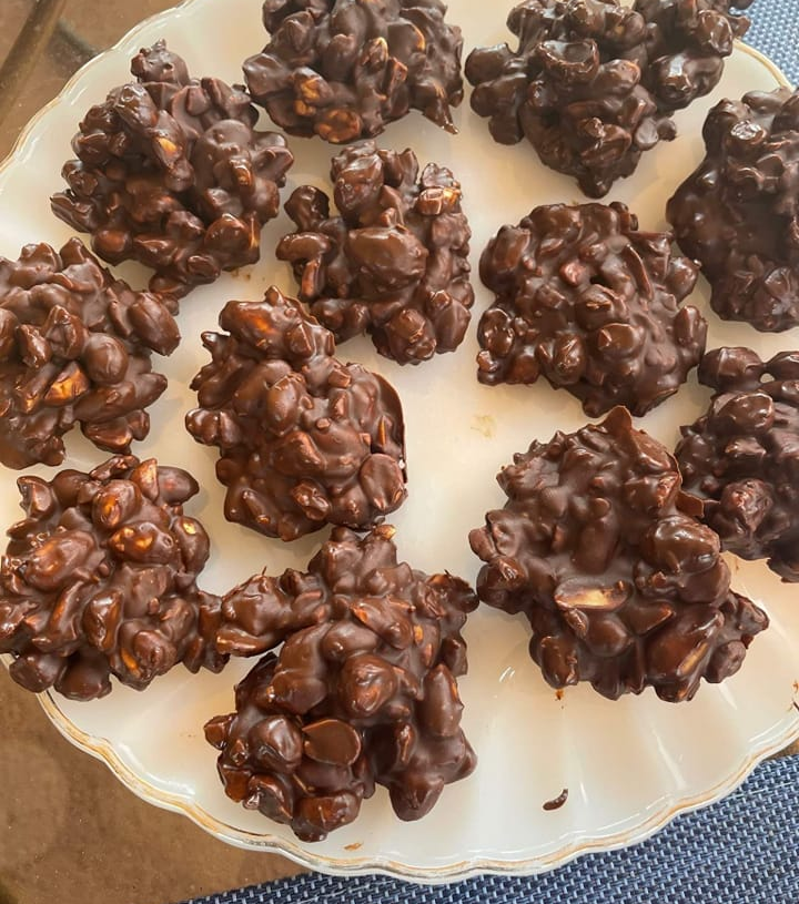 Keto Nut Clusters: A Luxurious Treat for Your Low Carb Lifestyle