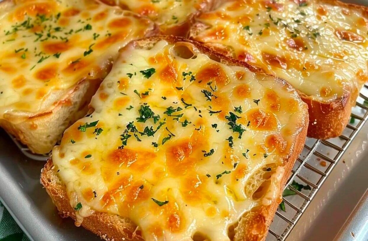 Keto-Friendly Cheesy Texas Toast