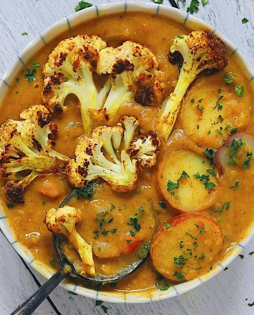 Roasted cauliflower & lentil curry soup