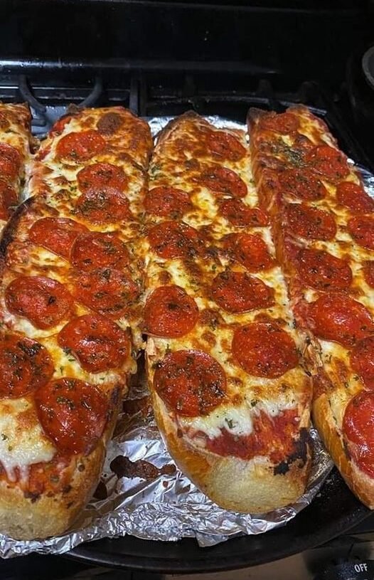Weight Watchers-Friendly Homemade Pepperoni Garlic Bread