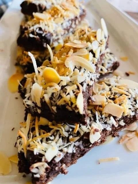 Low-Point Almond Joy Brownie Bars