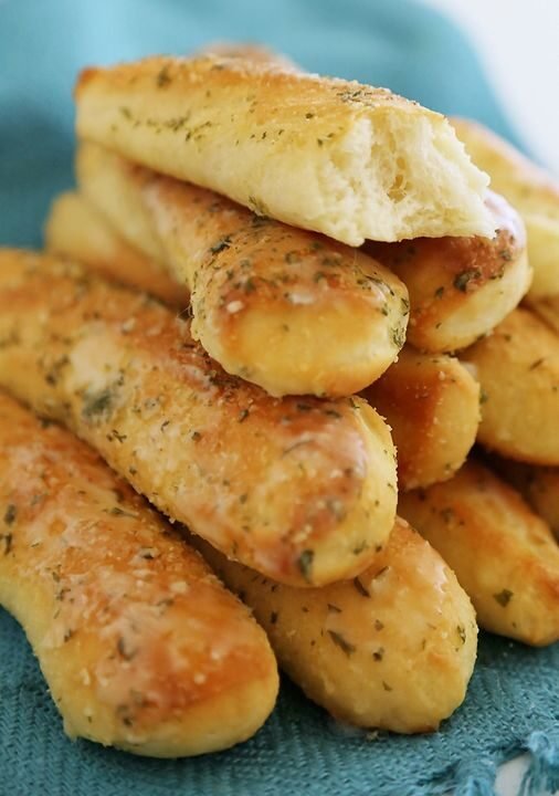 Weight Watchers Friendly Fluffy Garlic Butter Breadsticks