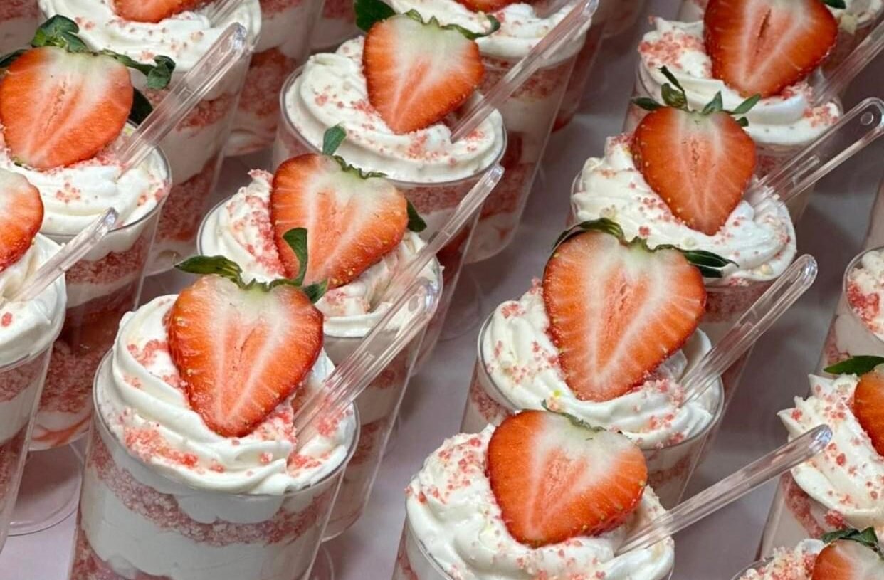 Strawberry Cruch CheeseCake Shooters