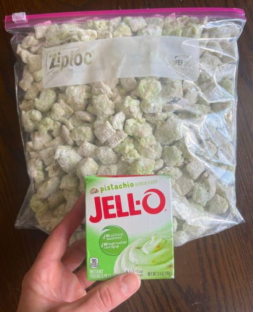 Keto Pistachio Puppy Chow: A Low-Carb Delight