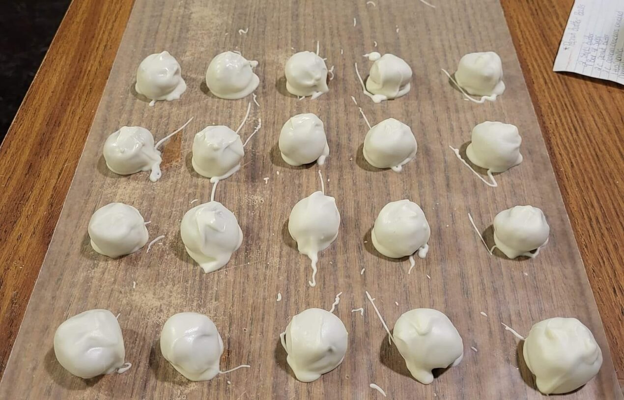 Keto White Chocolate Peanut Butter Fat Bombs