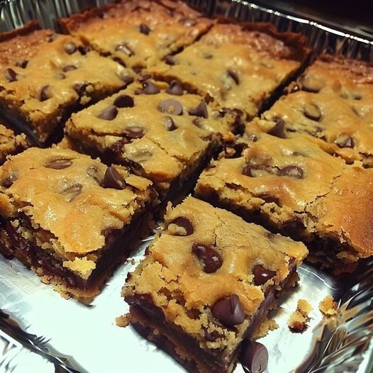 Keto Lazy Chocolate Chip Cookie Bars