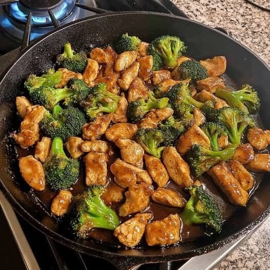 Garlic Chicken & Broccoli Stir-Fry
