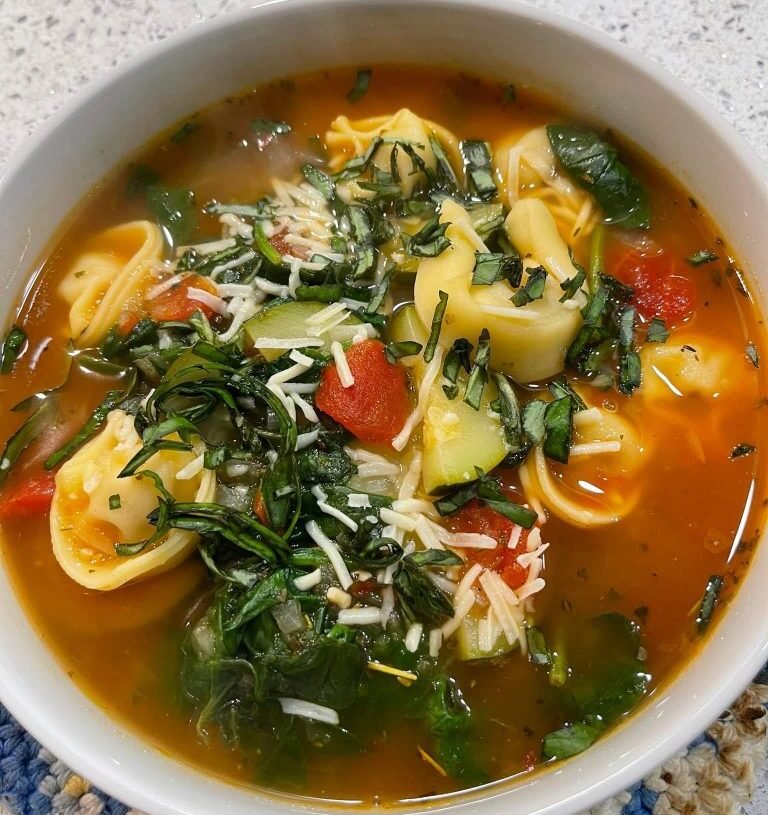 One-Pot Tortellini Spinach Soup