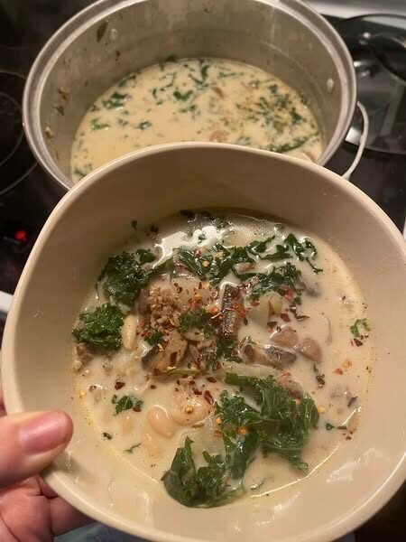 Olive Garden’s Zuppa Toscana (Copycat Recipe) By Sophia Hunter