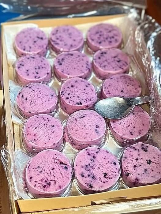 Easy Blueberry Cheesecake Fat Bombs