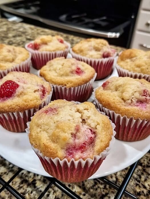 🍓 Keto Strawberry Muffins
