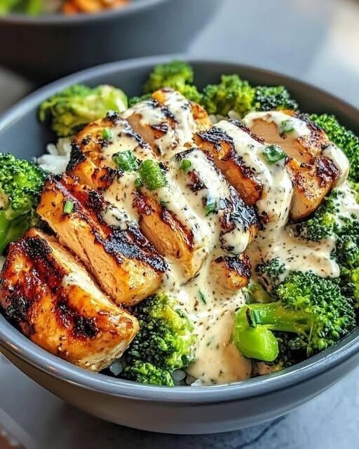 🍗 Grilled Chicken with Garlic Parmesan Cream Sauce