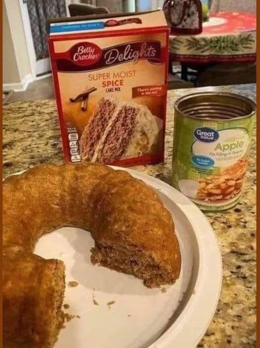 🍎 Apple Spice Dump Cake Recipe (2-Ingredient Wonder)