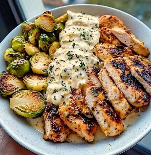 🌿 Mediterranean Grilled Chicken with Roasted Brussels Sprouts & Creamy Garlic Herb Sauce