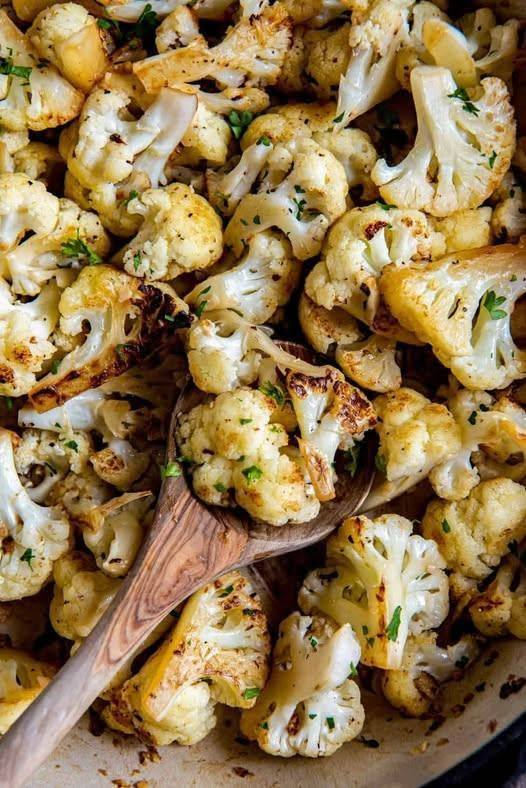 🌿 Mediterranean Roasted Cauliflower with Herbs, Lemon & Garlic