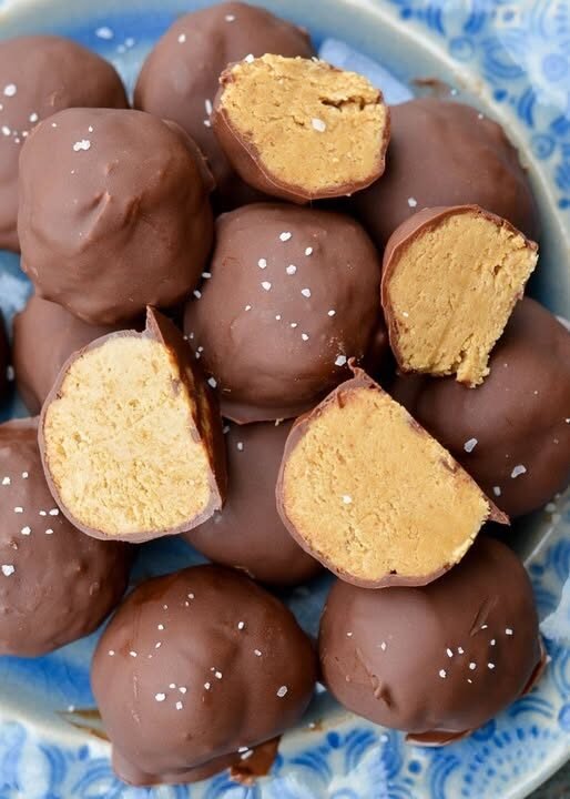 Low-Carb No-Bake Peanut Butter Balls