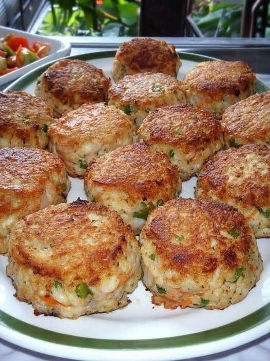 Classic Pan-Fried Crab Cakes (Crispy Outside, Tender Inside)