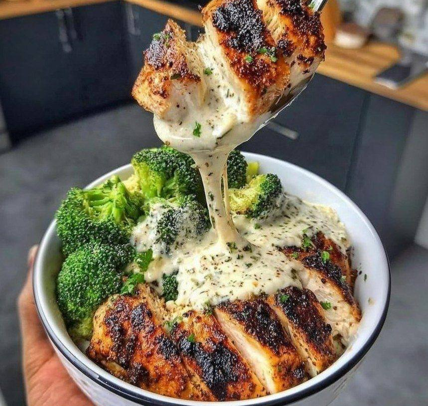 High-Protein Broccoli Bowl with Creamy Garlic Sauce